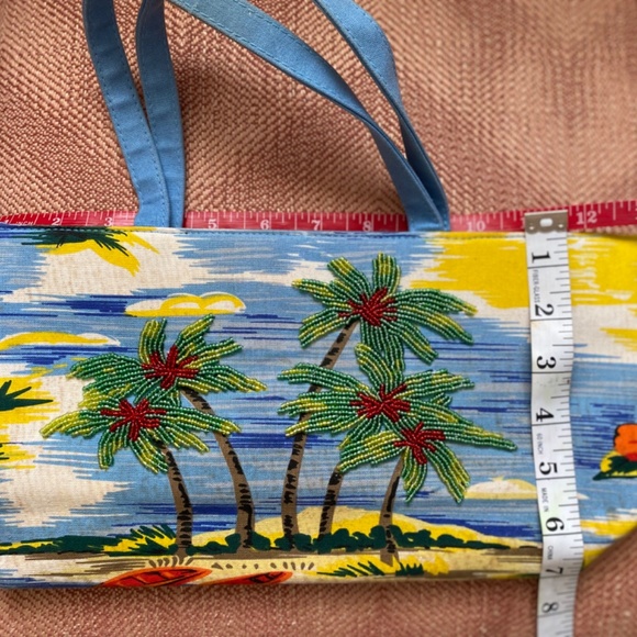 Beaded Palm trees on a tropical theme bag. - Picture 3 of 9